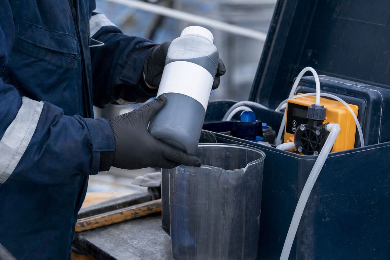 Field Mixing Equipment and Enzyme Breaker Performance | FracTide Labs